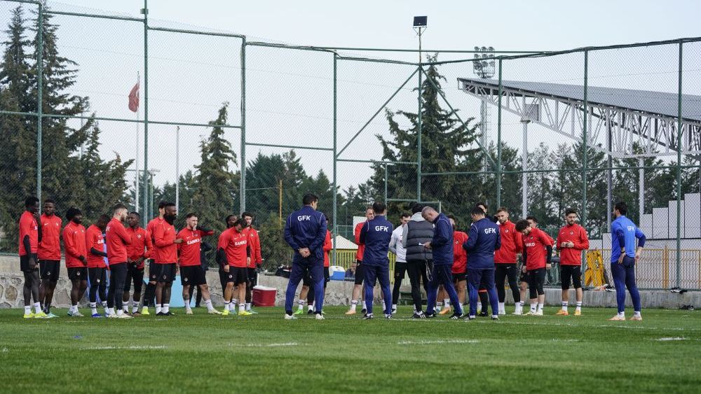 Selçuk İnan'dan uyarı! Ayaklar yere basmalı